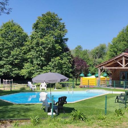 Hotel Camping Le Hameau Du Petit Lay Mouchamps Exterior foto